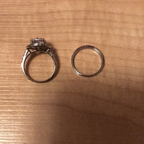 Bradford Exchange sterling silver ring set. - Picture 3 of 9